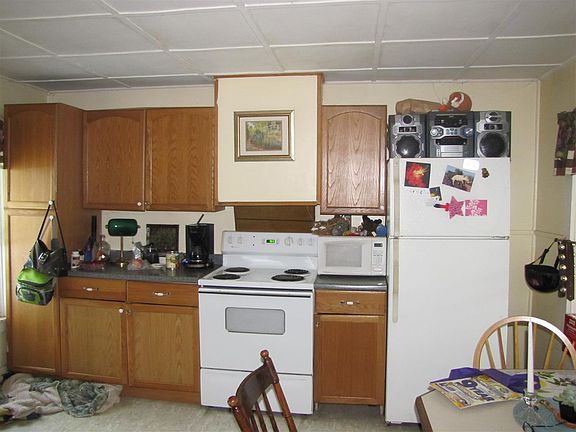 2nd image of 6 Pine St