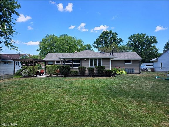 3rd image of 39631 Carol Ln