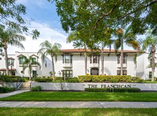 1080 6th St S, Naples, FL 34102