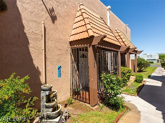 4th image of 3508 Villa Knolls North Dr