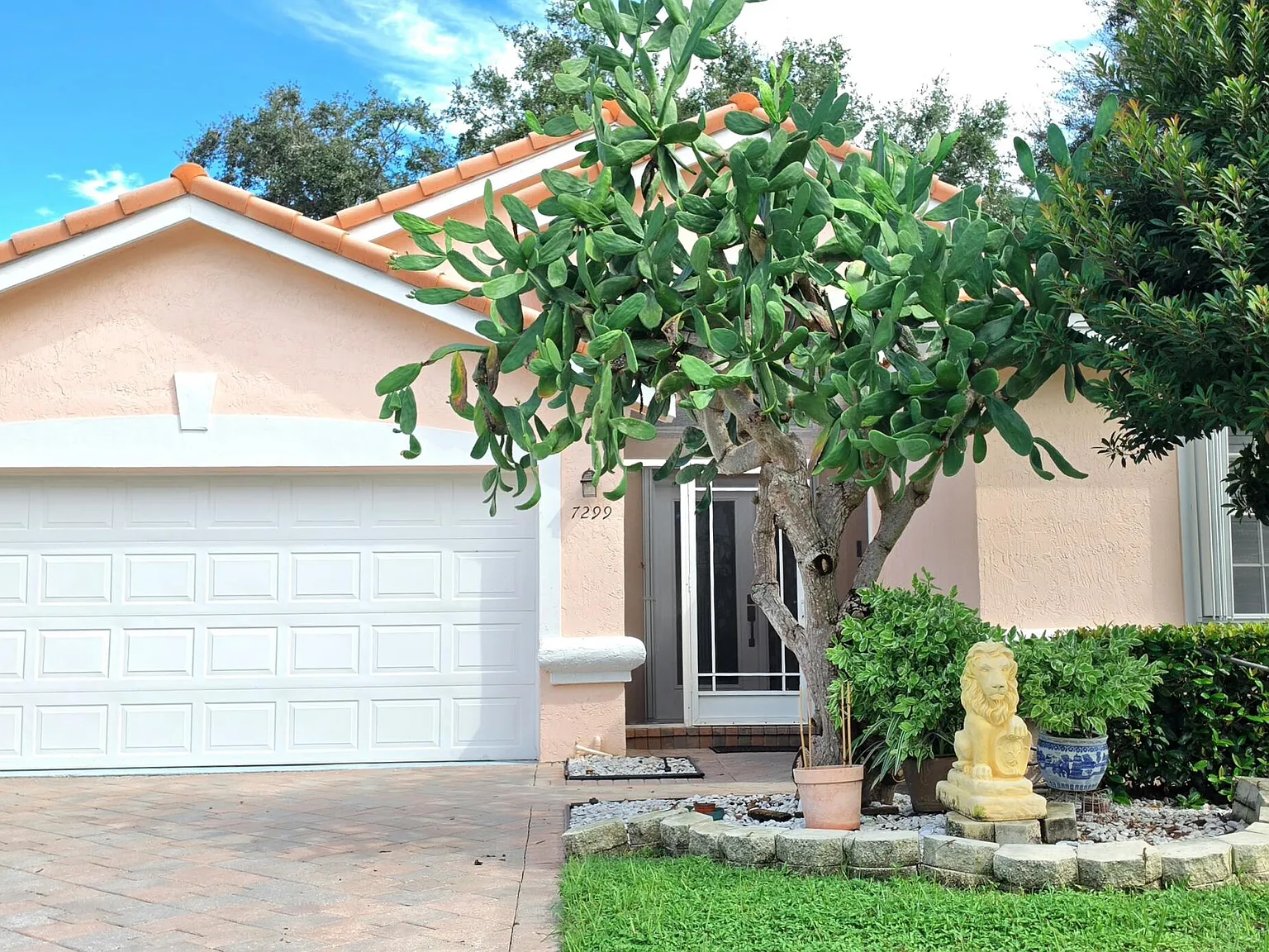 3 bed, 2.0 bath, 1822 sqft, $3,000 — Photo 2