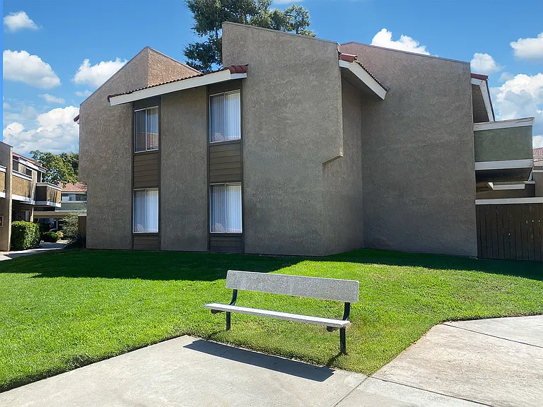 Amberwood Villas Apartments — Photo 9