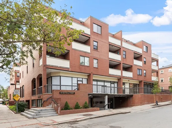 20 Central St APT 402, Salem, MA 01970