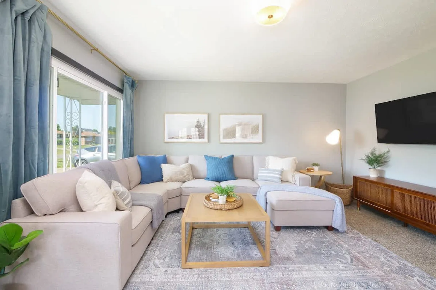 3 bed, 2.0 bath, 10763 sqft, $6,449 — Photo 1