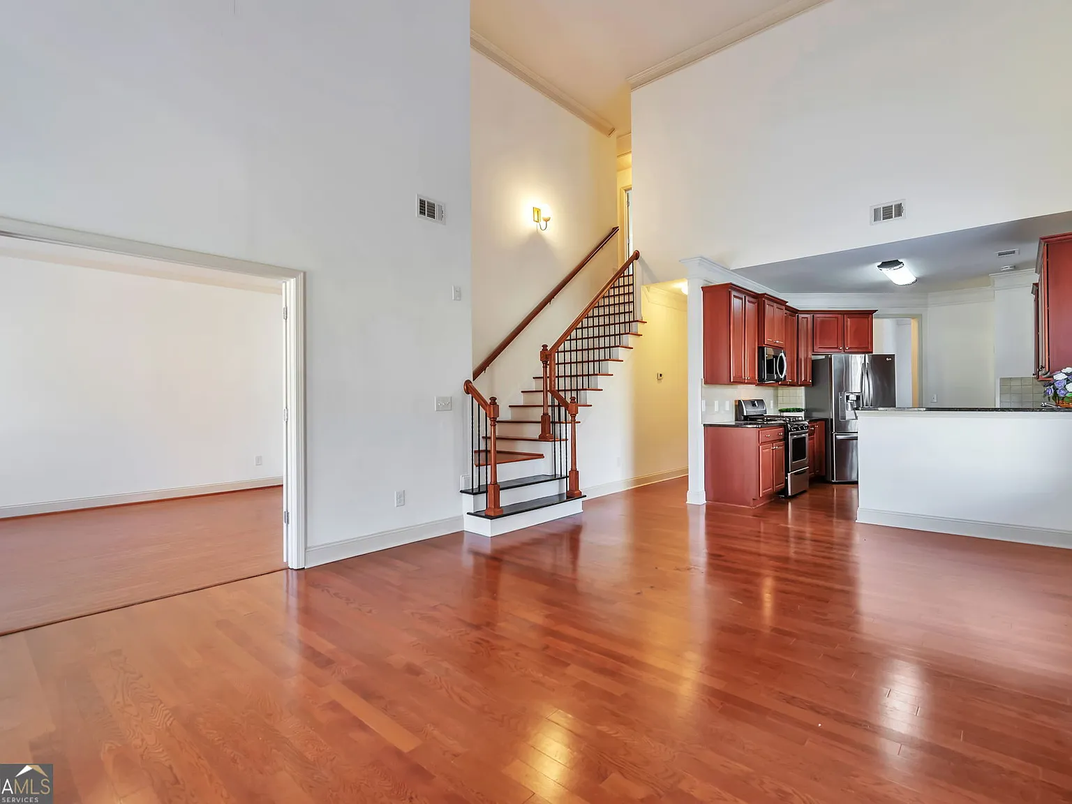 3 bed, 3.5 bath, $2,200 — Photo 4