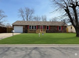 1324 S Benton Ave, Marshall, MO 65340