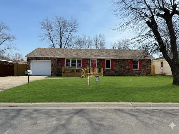 1324 S Benton Ave, Marshall, MO 65340