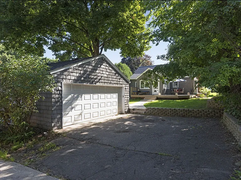 5028 Bedford Ave — Photo 19