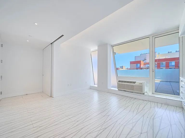 329 Pleasant Ave #6B — Photo 2