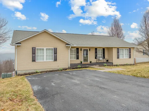 50 Wood Ridge Dr NE, Christiansburg, VA 24073