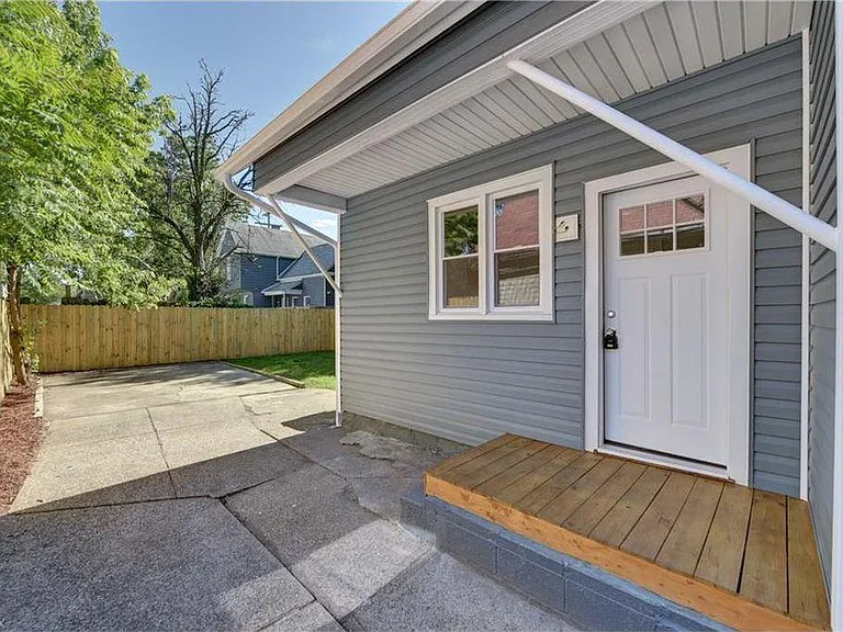 1811 Auburn Ave — Photo 2