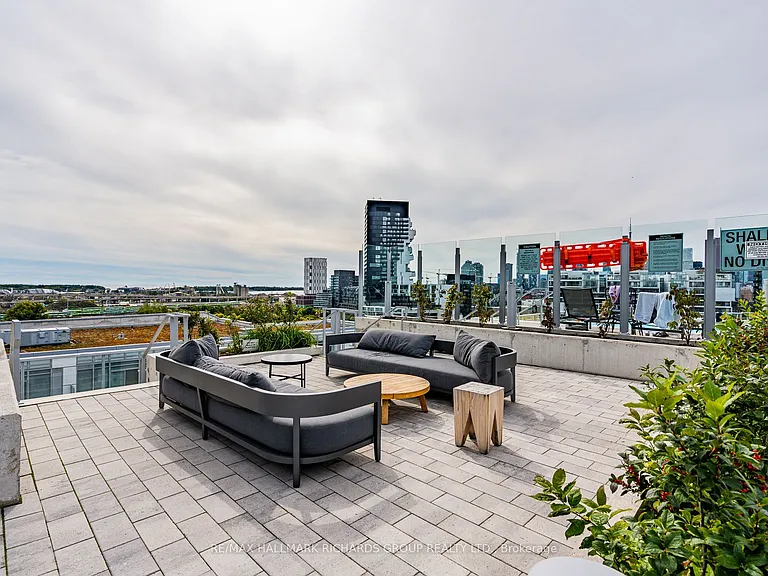 665 Queen St E #401 — Photo 12