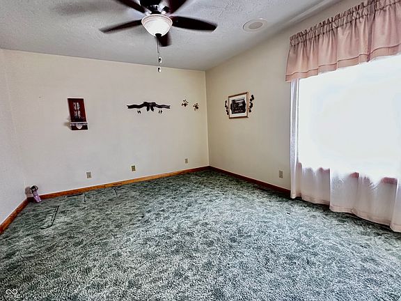 5th image of 204 W Berry St