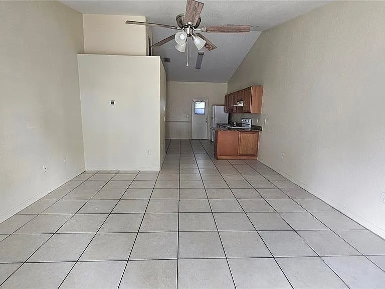 711 Lake Jessie Dr — Photo 2