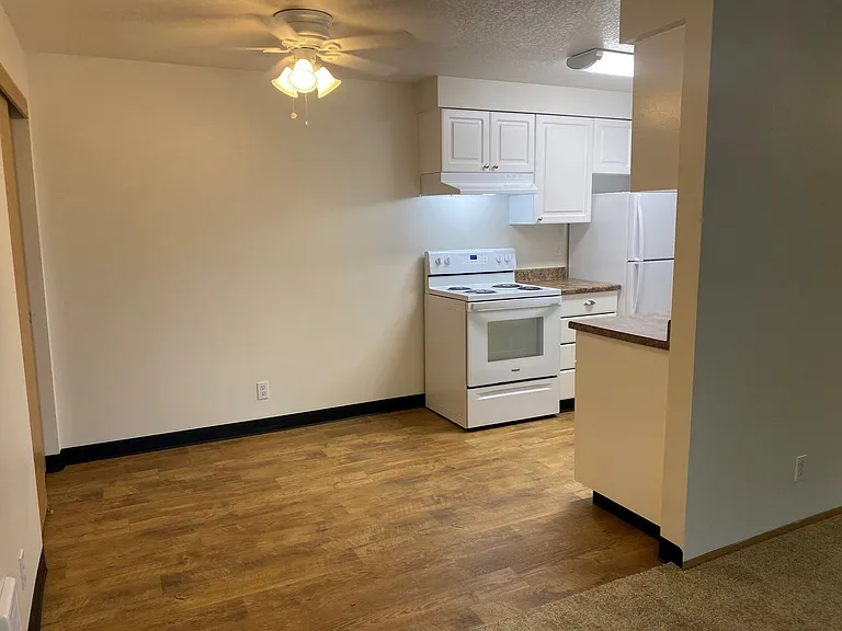 The Heights Apartments — Photo 32