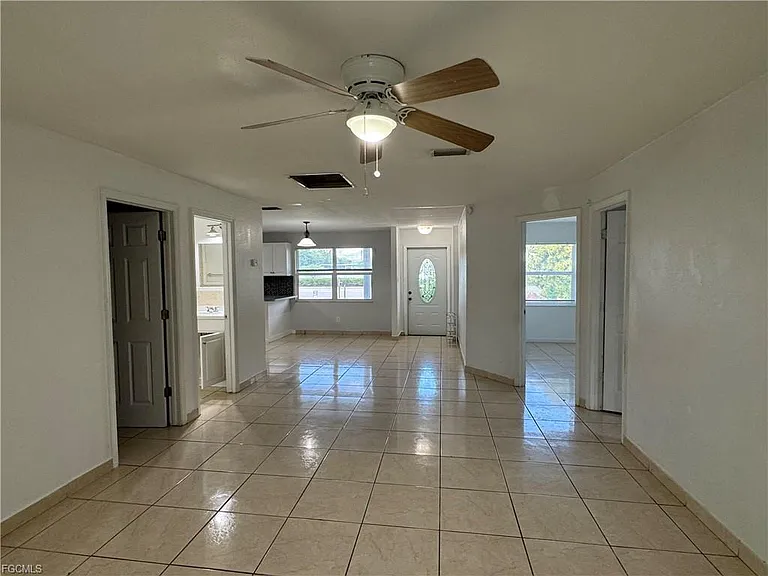 2328 Country Club Blvd — Photo 4