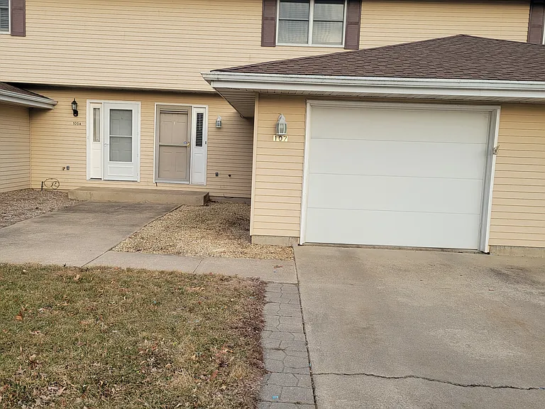 107 Deerpath Dr — Photo 1