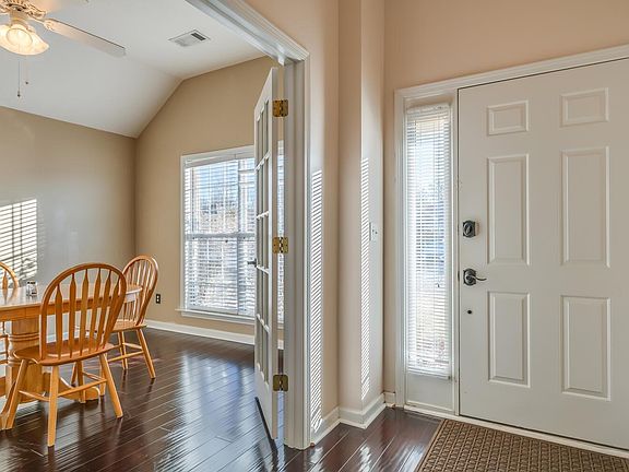 3rd image of 3849 Claiborne Cir