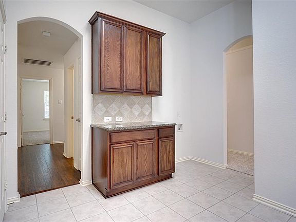 5th image of 5104 Bayview Dr