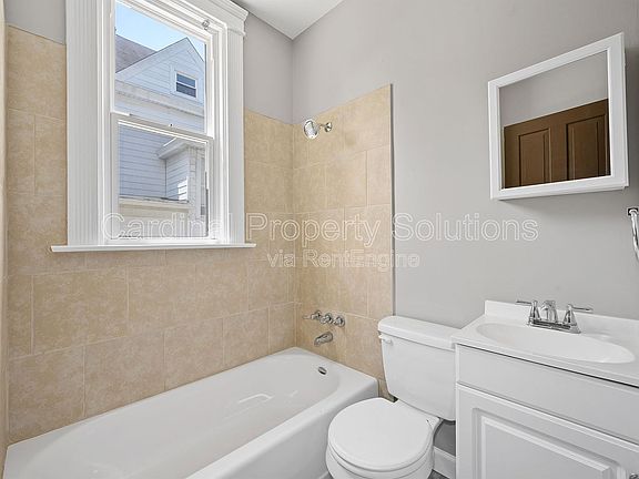4th image of 4110 Bell St #1