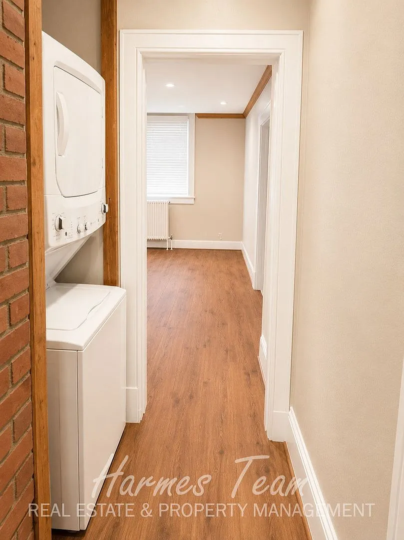Upper-Level One-of-a-Kind 2 Bedroom 1 Bathroom Apartment — Photo 4