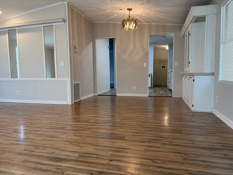 Open-plan living room/ dinning room area