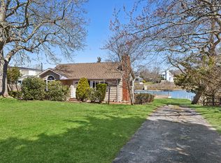 11 Carter Ln, East Quogue, NY 11942