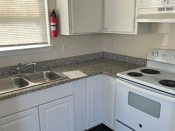 2nd image of 3322 3rd St