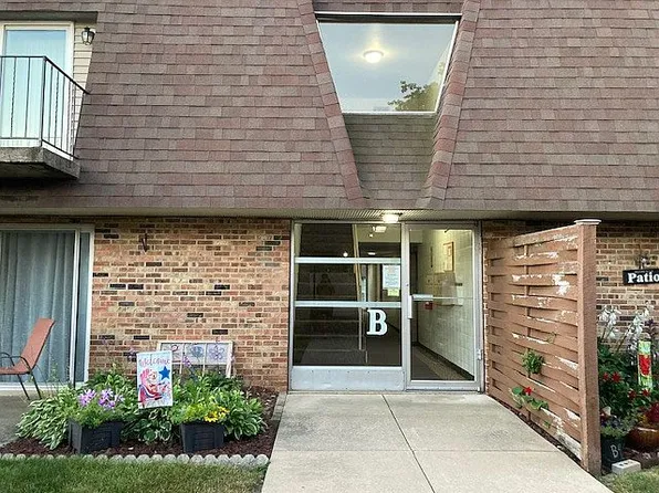 161 E Queenwood Rd APT B6, Morton, IL 61550