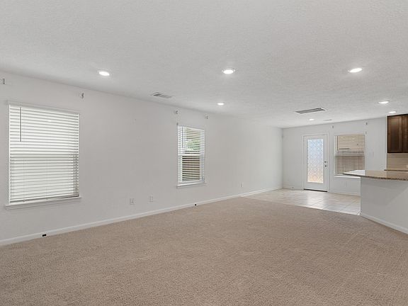 5th image of 647 Ash Mill Dr
