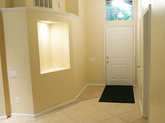 3rd image of 840 Garden Glen Loop