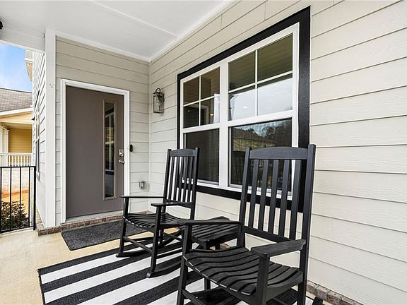 3rd image of 833 Jensmith Ave