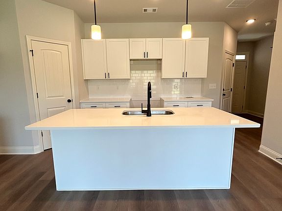 4th image of 37 Crest Dr #6
