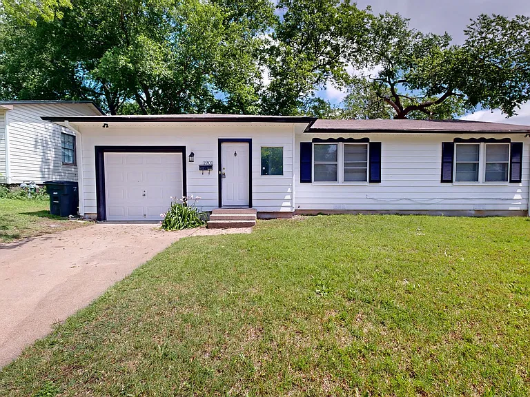 1901 White Ave — Photo 4