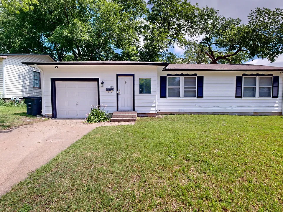 1901 White Ave