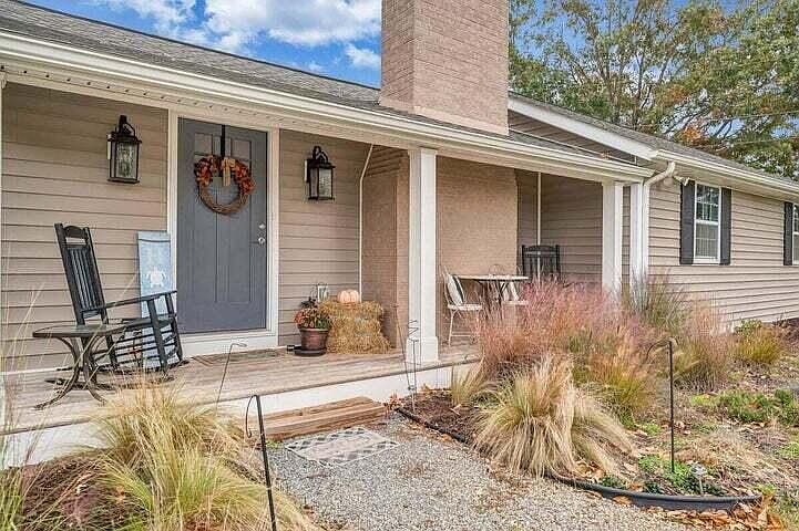 1st image of 945 Burnt Chimney Rd