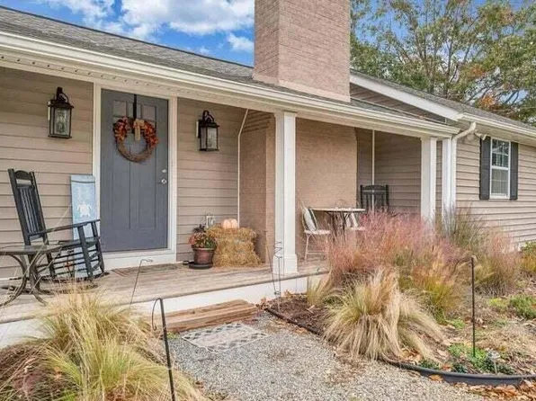 945 Burnt Chimney Rd, Wirtz, VA 24184