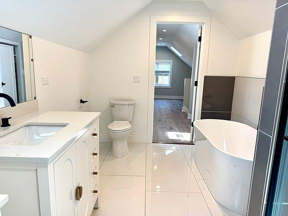 5th image of 1709 N Maplewood Ave #3F