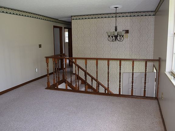4th image of 125 Majestic Ct