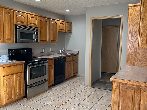 3rd image of 210 Ravenwood Blvd APT A