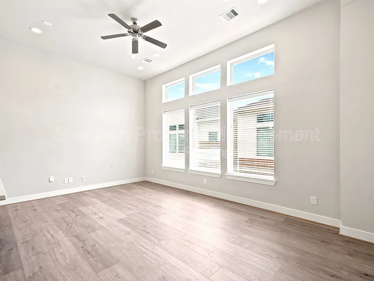 2974 Alice St — Photo 7