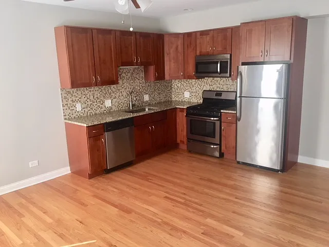 Building Photo - 2120 W Washington Blvd #306