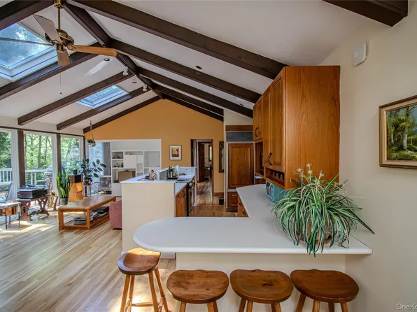 22 Meadowood Court, Huntington, NY 11743