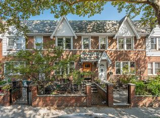 35-35 28th St #3535, Astoria, NY 11106