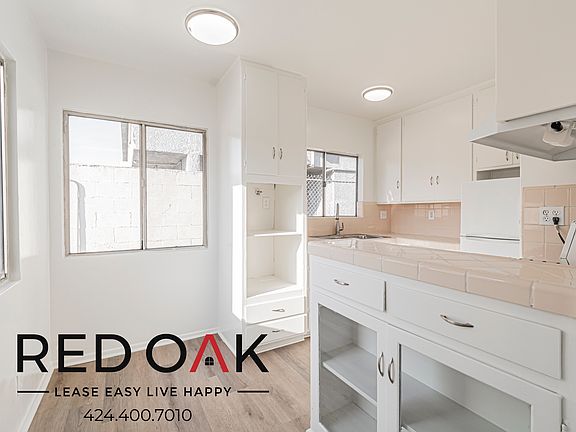 5th image of 6045 1/4 Whitsett Ave #19