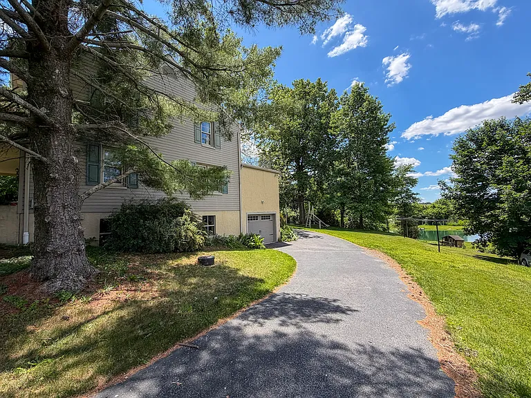 1011 Reading Rd — Photo 19