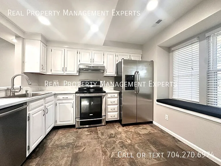 2739 Von Thuringer Ct — Photo 2