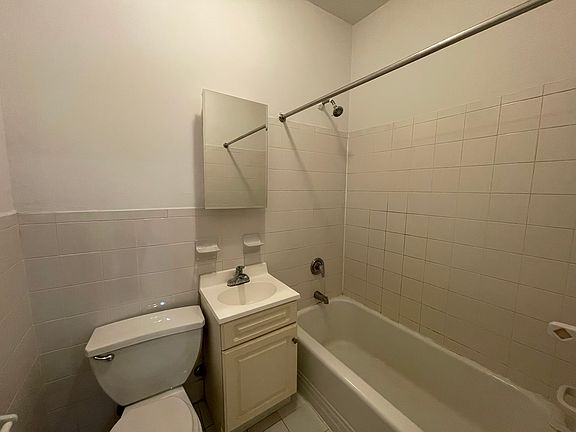 5th image of 311 W 55th St APT 2C