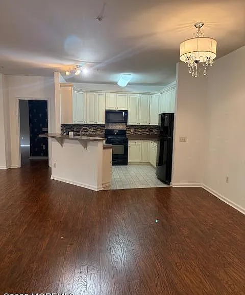414 Sloan Ct — Photo 2