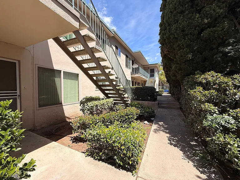 Georgia St Apartments — Photo 10